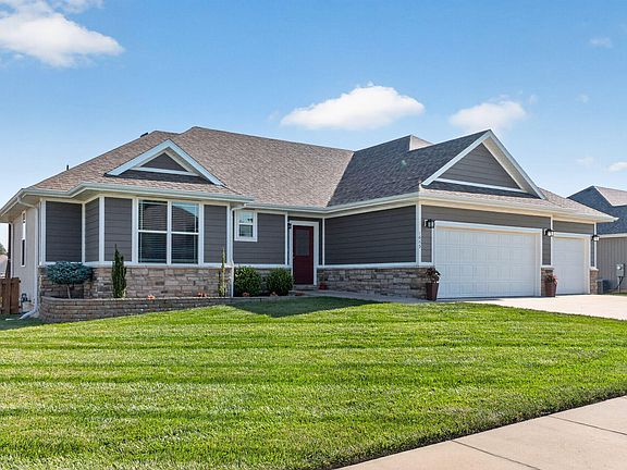 3rd image of 1665 E Pea Ridge Drive