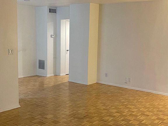 4th image of 2616 N Beachwood Dr APT 2