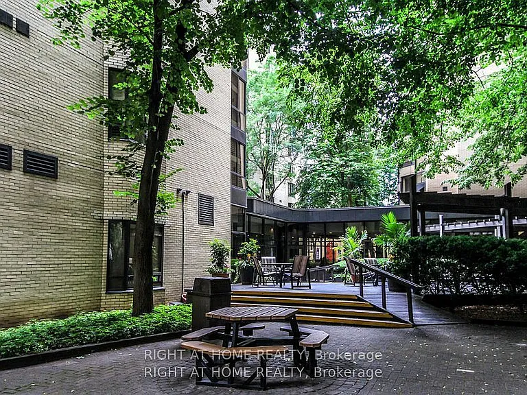 280 Simcoe St #807 — Photo 25