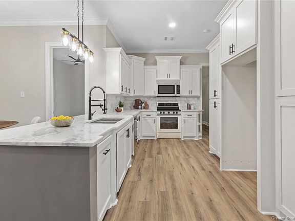 4th image of 711 Cash St