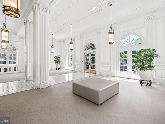 Foyer III