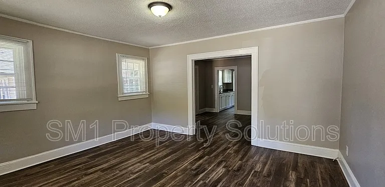 1215 Arlington St — Photo 2