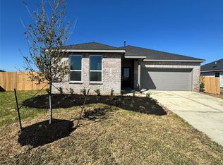 423 Robin St, Angleton, TX 77515