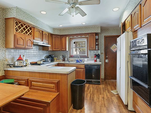 5th image of 10231 S Artesian Ave