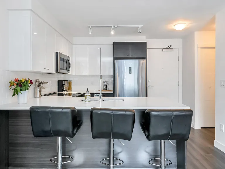 2525 Clarke St #502 — Photo 9