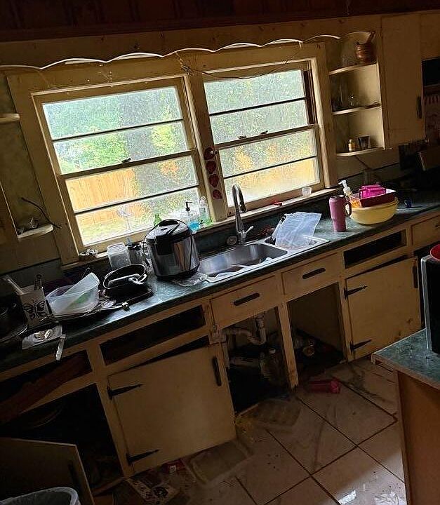 2nd image of 4327 Carolina #165