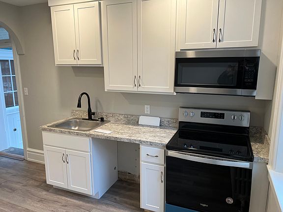 kitchen (there is a dishwasher)