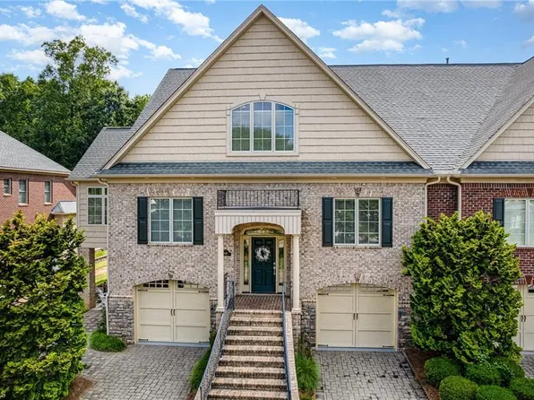 7907 Quiet Pl, Oak Ridge, NC 27310