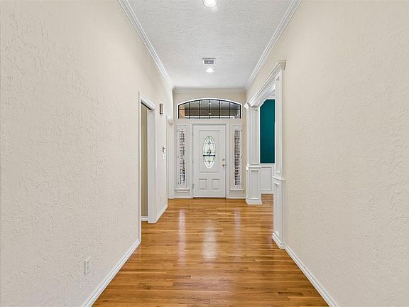 3rd image of 1113 Riviera Dr