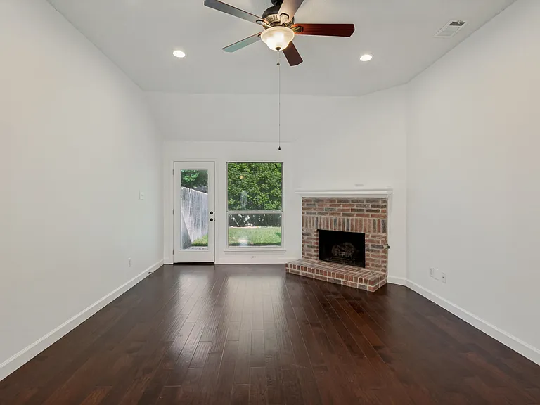 8160 Tower Rd — Photo 10