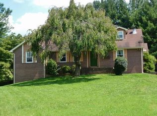 131 Meadow Glade Cir, Kingsport, TN 37663