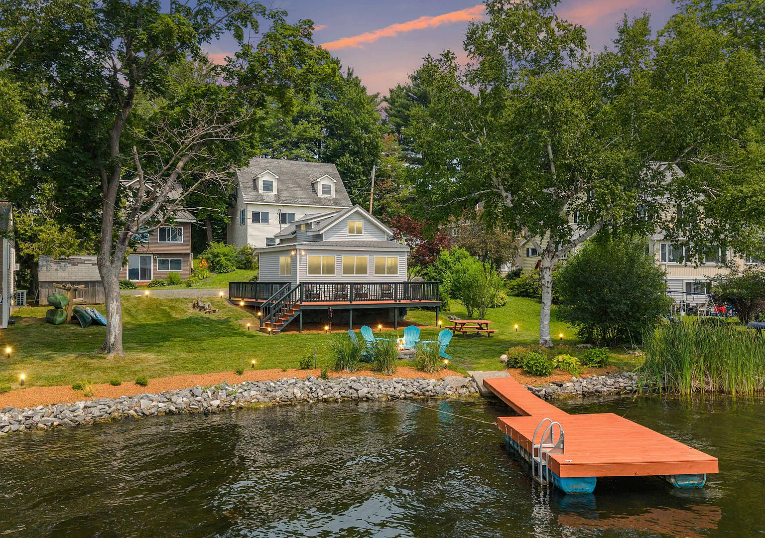 Little Landing Cottage Lakefront Dock Kayaks — Photo 1