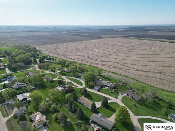 1023 Skyline Dr, Fremont, NE 68025