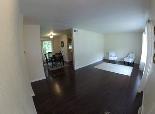 51980 Hedge Ln, Granger, IN 46530