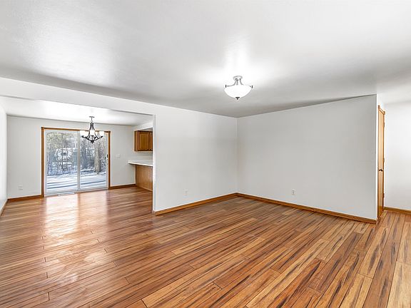 5th image of 2801 Meadow Flower Ln