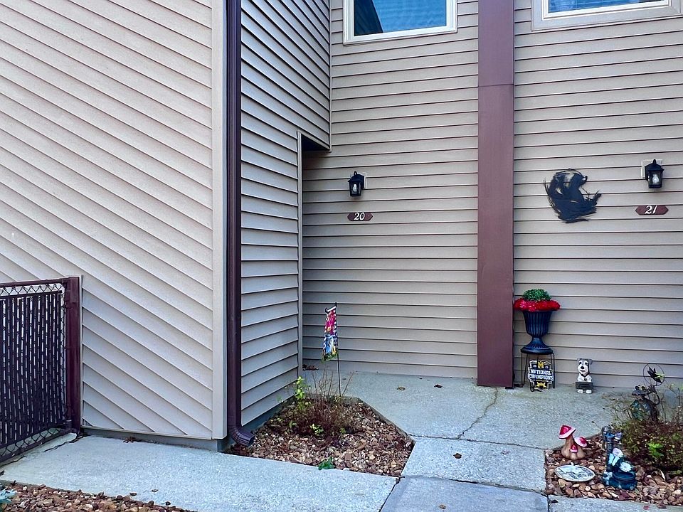 1st image of 65 Lakeshore Ter Unit 20