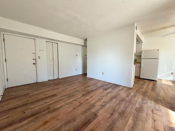 4th image of 255 N Michigan St #Bdg