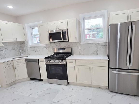 5th image of 1735 Roberts Ave