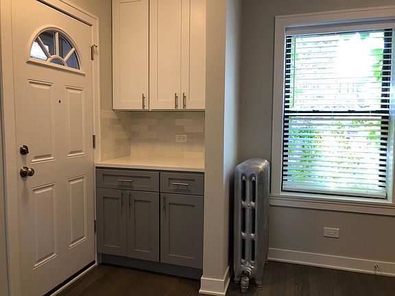 2nd image of 4606 N Winchester Ave #2VA