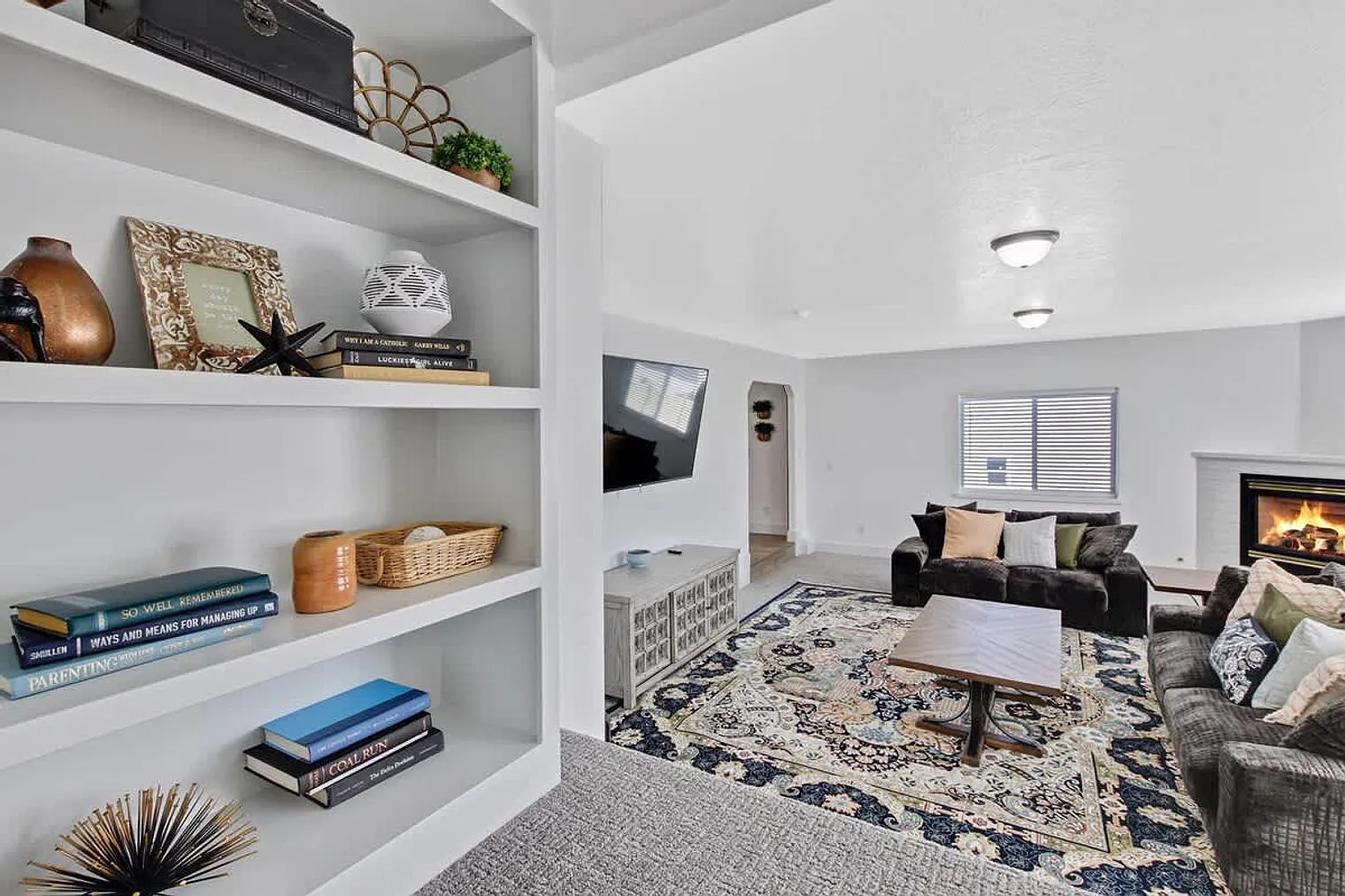 7 bed, 5.0 bath, $24,606 — Photo 2