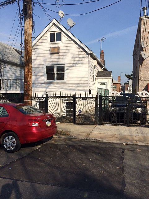 1st image of 2931 Tenbroeck Ave #2