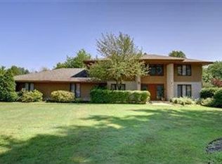 2489 Cedarwood Rd, Pepper Pike, OH 44124