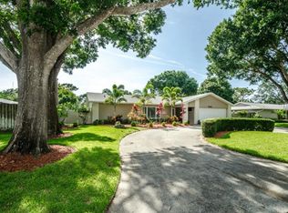 8746 Maplewood Rd, Seminole, FL 33777