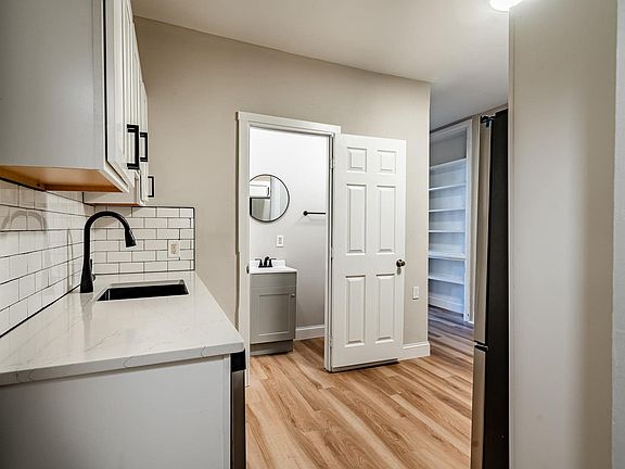 3rd image of 235 W Chestnut St