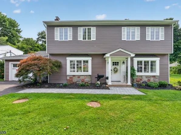 392 Monroe Ave, Wyckoff Twp., NJ 07481