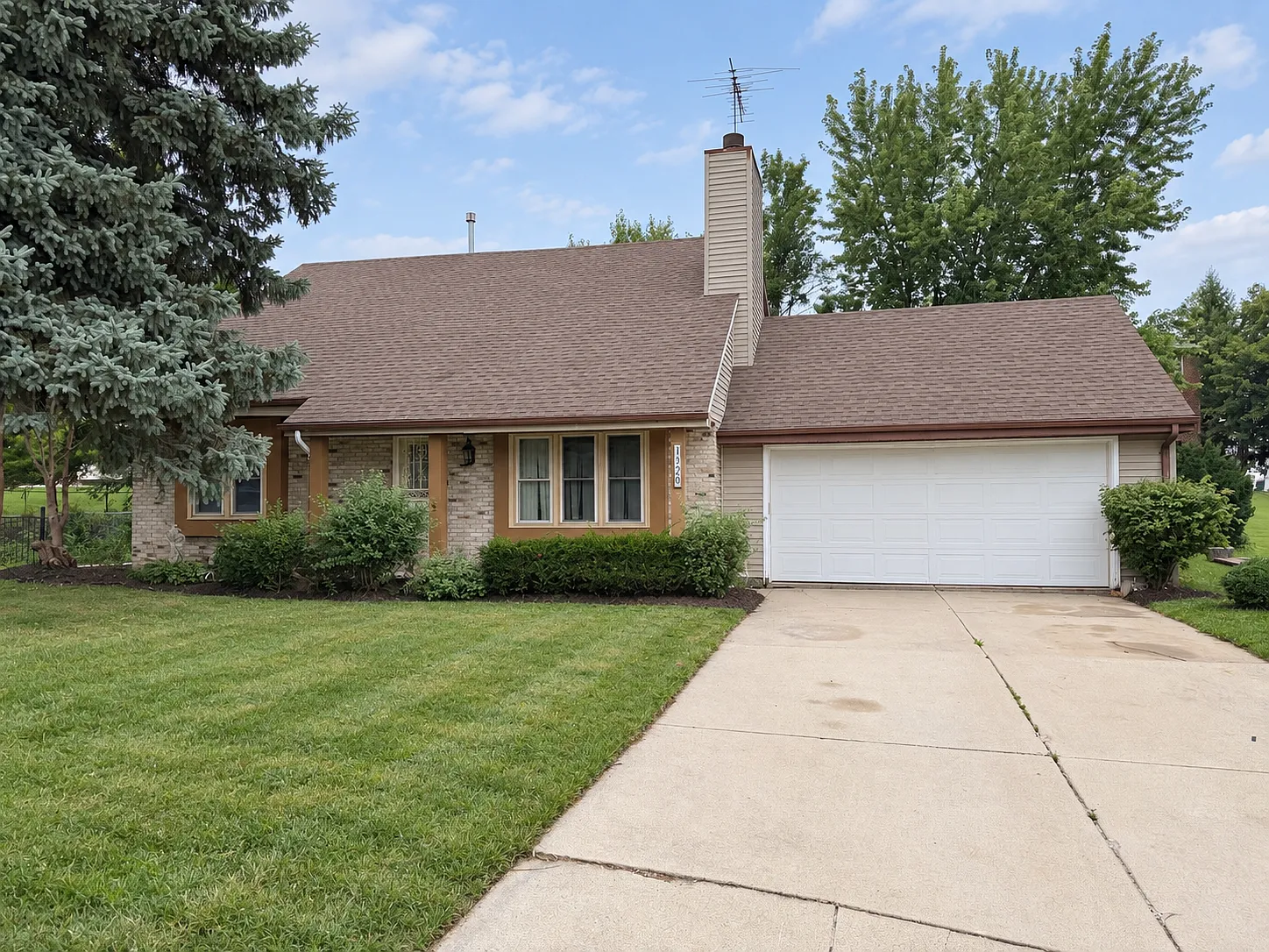 3 bed, 2.5 bath, $1,995 — Photo 1