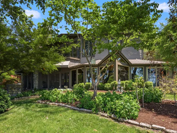 2132 Island Dr, Lexington, KY 40502