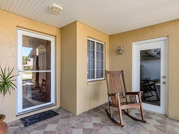 3rd image of 805 Evelyn Ave