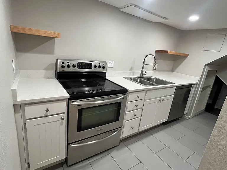 2962 1/2 N Raleigh St — Photo 22