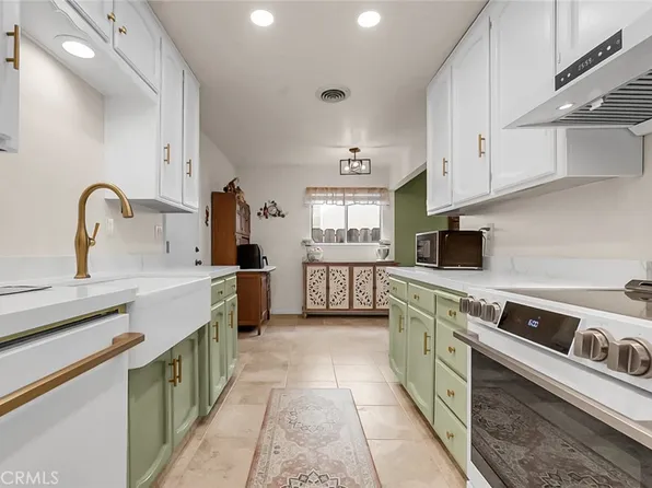 1213 E St #A, Oakdale, CA 95361