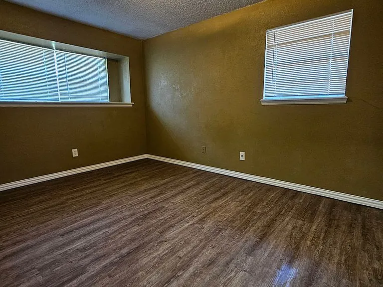 1428 Princeton Cir — Photo 15