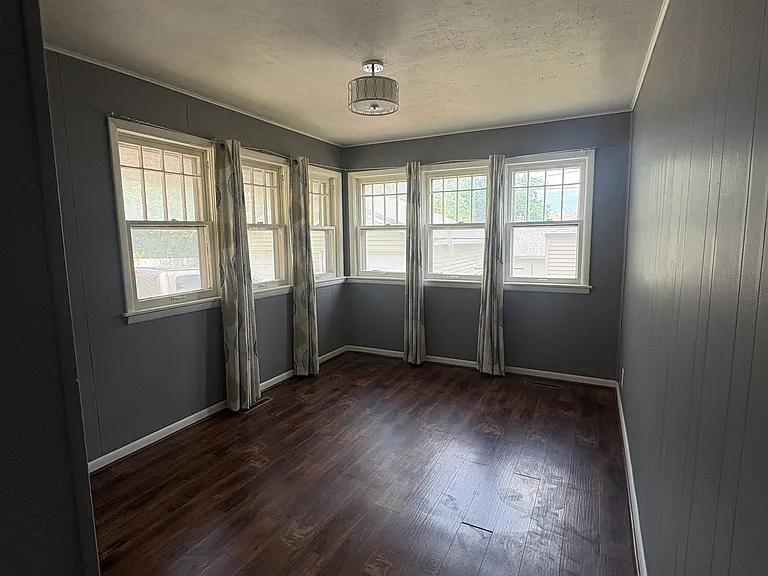 920 S Denver St — Photo 5