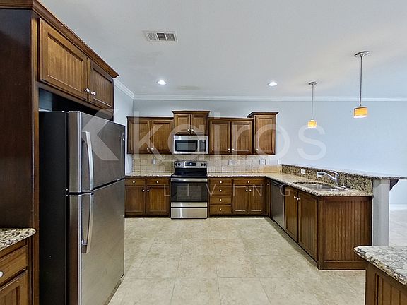 4th image of 7403 Vail Dr