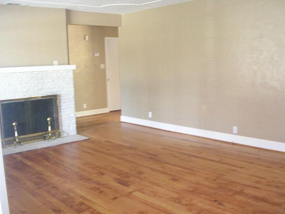 3rd image of 1545 W Longview Ave