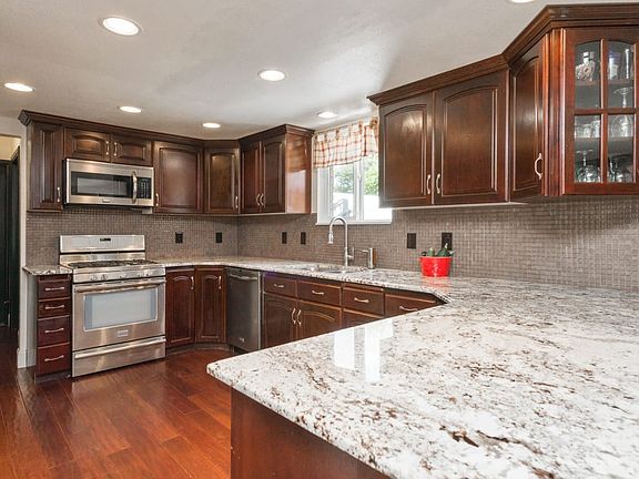 2nd image of 801 E Silver Sage Dr