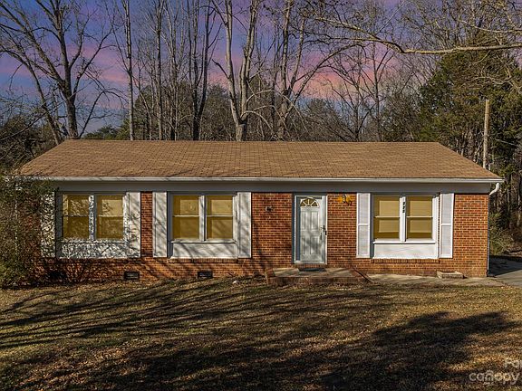 2nd image of 320 Wooddale Dr