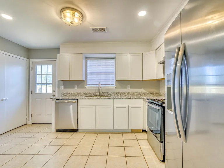 704 Candler Ave #B — Photo 8