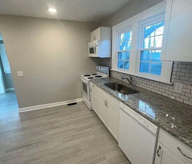 924 Delaware Ave — Photo 20