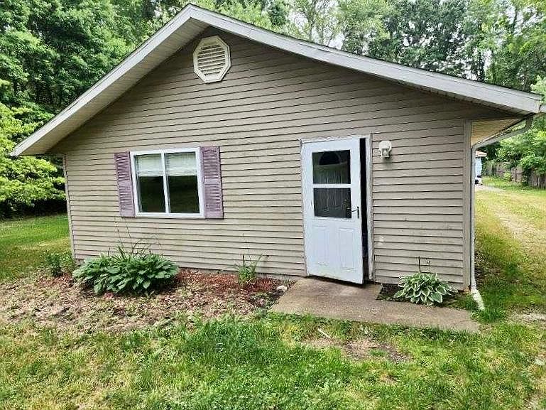 1st image of 1252 Midland Ave