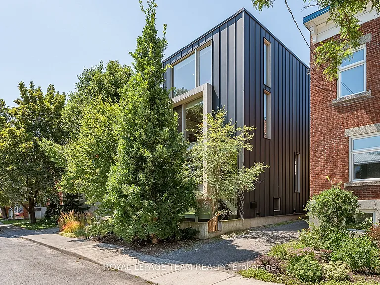 142 Ivy Cres #2 — Photo 1