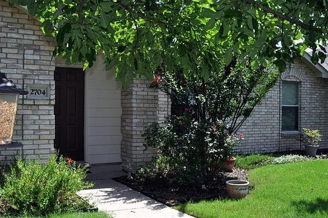 2nd image of 2704 Kernville Dr