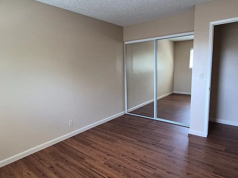 1121 Swallow Ln — Photo 18