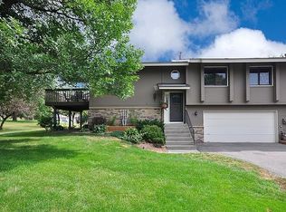 1036 Pontiac Ln, Chanhassen, MN 55317