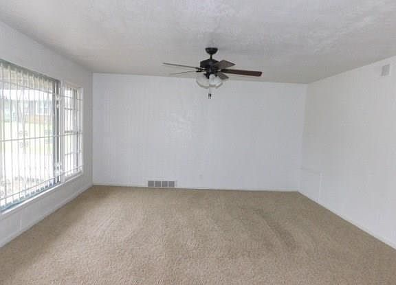 2nd image of 1544 NE 33rd St