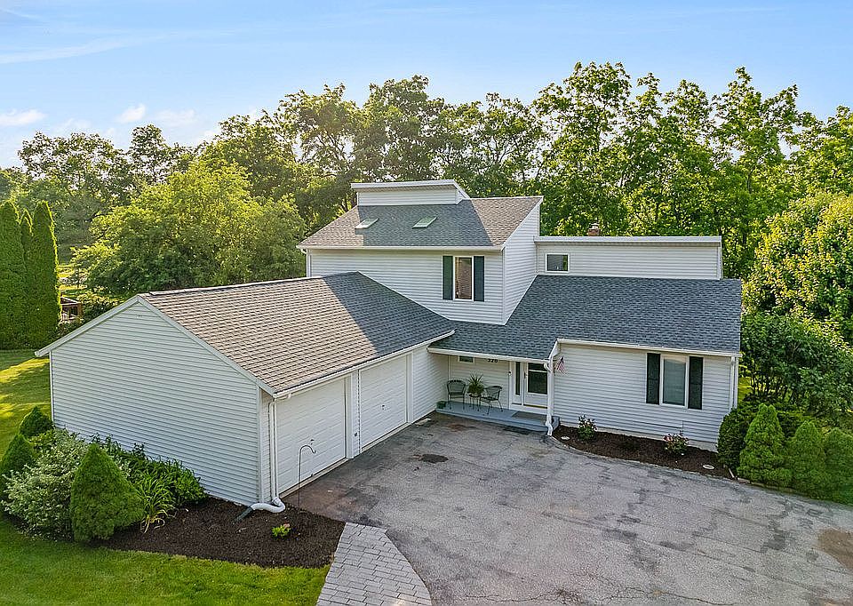 1st image of 320 Lake Meade Dr