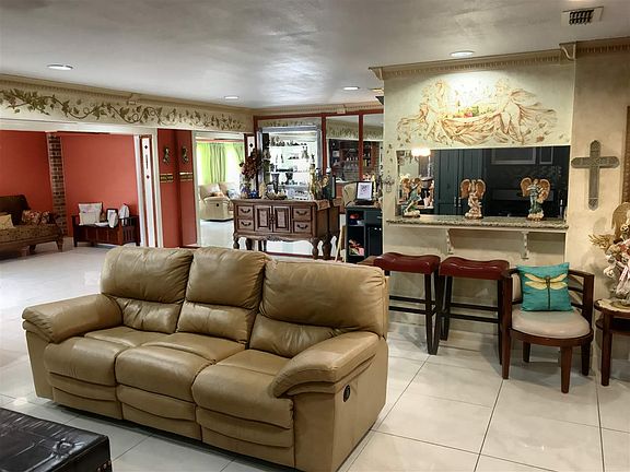 3rd image of 9704 Vaquero Ct